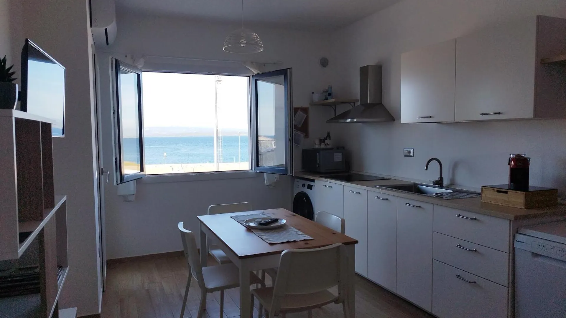 Sky And Sea Apartment קאלאסטה